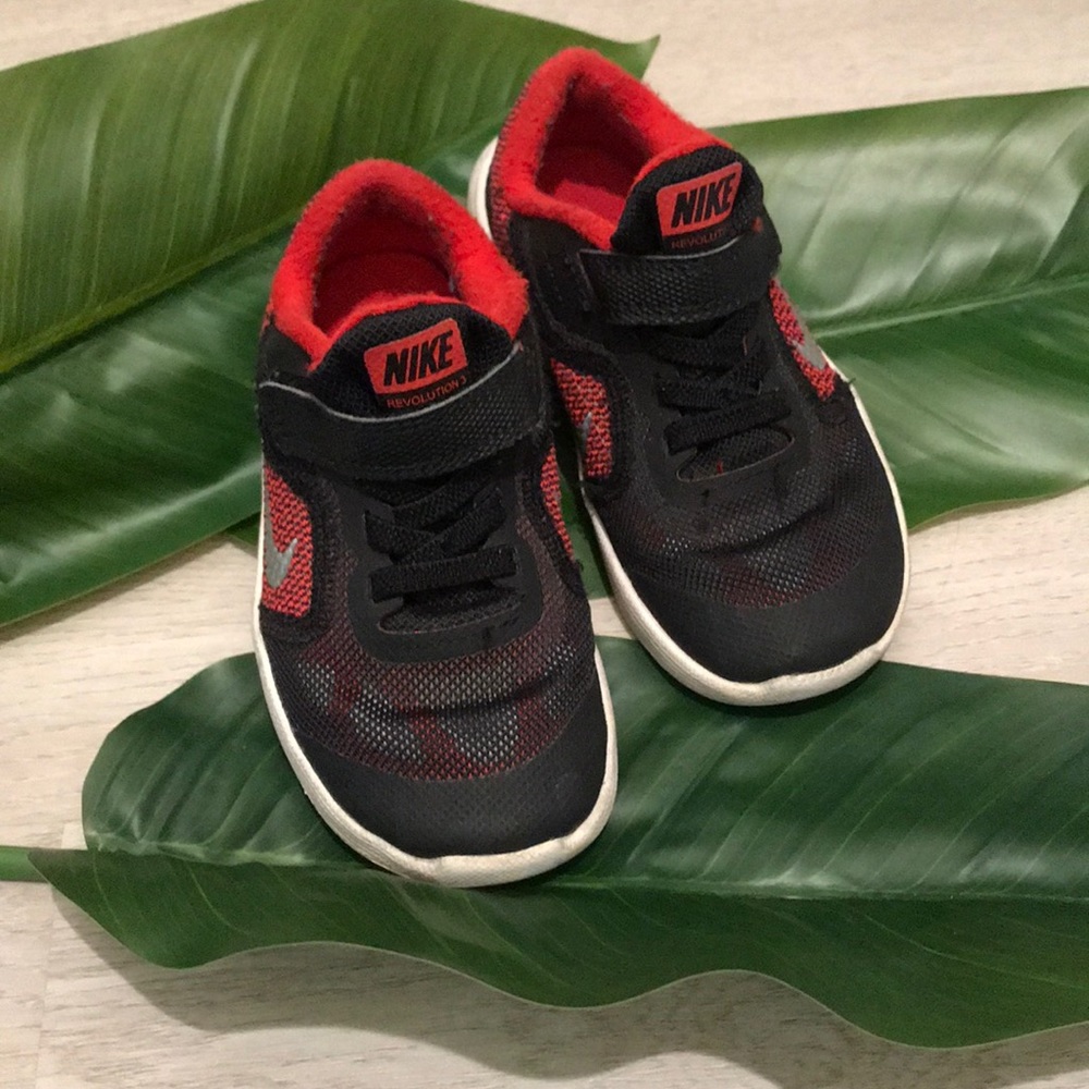 Nike toddler Revolution 3